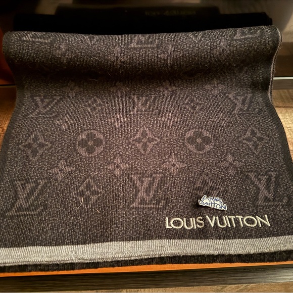 Authentic Louis Vuitton My Manogram eclipse scarf 100% wool